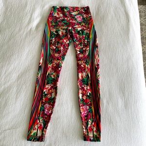 FUNKY FLORAL HI-WAISTED LULULEMON LEGGING SIZE 4